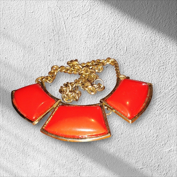 90S VINTAGE RED ENAMEL STATEMENT NECKLACE - Picture 3 of 6